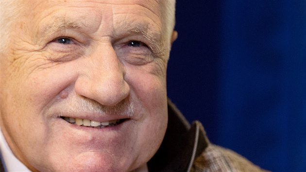 Bval prezident Vclav Klaus pi rozhovoru pro tvrten Kauzu dne Rdia Impuls. (25. listopadu 2015)