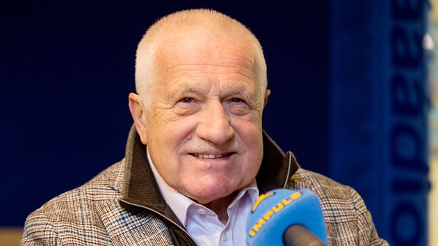 Bval prezident Vclav Klaus pi rozhovoru pro tvrten Kauzu dne Rdia Impuls. (25. listopadu 2015)