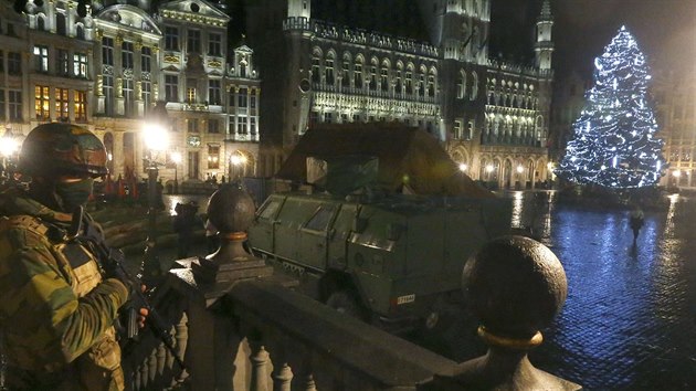 Belgick vojk na Grand Place v Bruselu (22. listopadu 2015).