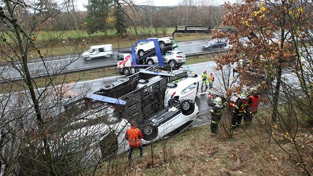 Nehoda soupravy pevejc osobn auta zastavila 20. listopadu rno na 80. kilometru dlnice D1 provoz ve smru na Prahu.