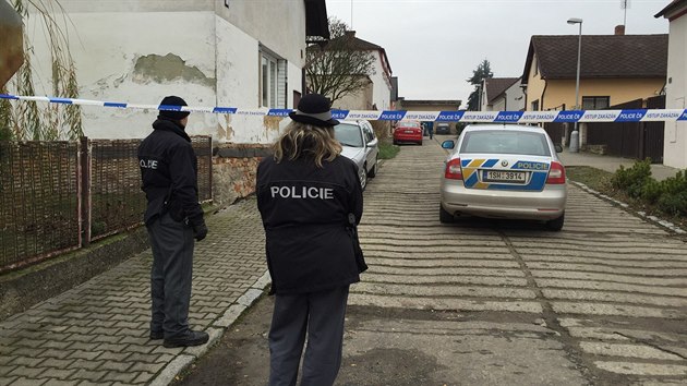 Policie nalezla u Bentek nad Jizerou mrtvho mue a enu (26.11.2015).