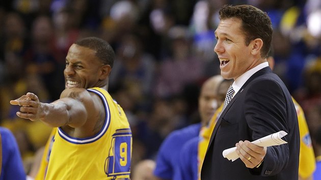 Spokojen zaskakujc kou Golden State Luke Walton.