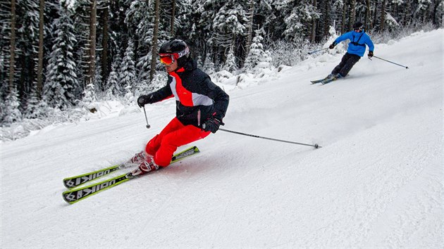 Jako první v Česku okusili lyžování v nové sezoně na Černé hoře v Krkonoších (27.11.2015).
