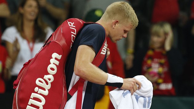 ZELEN. Britsk tenista Kyle Edmund mlem pi svm debutu v Davis Cupu zaskoil Davida Goffina z Belgie, ale nakonec prohrl v pti setech.