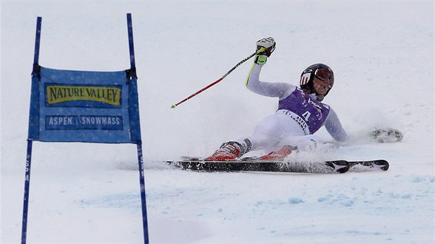 PD PED CLEM. Amerianka Mikaela Shiffrinov nezvldla zvr druhho kola obho slalomu v Aspenu a ped clem upadla.