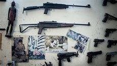 Obchod se zbranmi v iráckém Irbílu. Zbran se tu nejen prodávají, ale i...