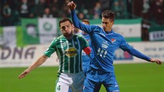 Josef Jindiek z Bohemians (vlevo) a Patrik Miák z Baníku Ostrava.