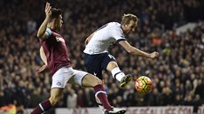 Harry Kane z Tottenhamu a jeho nepovedená st�ela v utkání s West Hamem. Tísní...