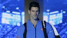 Usměvavý Novak Djokovič nastupuje k finále Turnaje  mistrů.