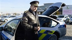 Policejní prezident Tomá Tuhý pi pedávání nových policejních voz koda...