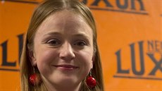 Marie Dole�alová na k�tu kni�ní podoby svého blogu Kafe a cigárko.