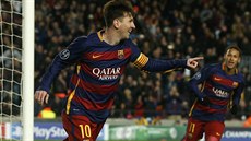 Lionel Messi z Barcelony se raduje z gólu v utkání Ligy mistr� proti AS �ím.