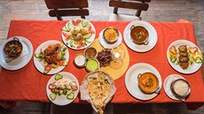 Barevností vynikají také indická a srílanská jídla. Talíe zde také bývají...