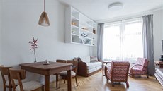 Nábytek po babi�ce je repasovaný a nov� o�aloun�ný. Dubové parkety jsou...