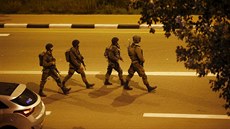 Palestinský útoník zastelil u idovské osady Alon vut ti lidi, dalí...