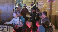 Palestinec ubodal před obchodem v Tel Avivu dva Izraelce (20. listopadu 2015).