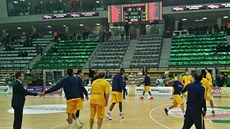 Basketbalisté Barcelony se chystají na euroligové utkání v Zieloné Góe.