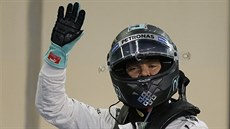 TAK JSEM TO ZASE JÁ. Nico Rosberg slaví triumf v kvalifikaci na VC Abú Zabí...