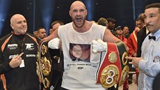 JSEM PROST DOBREJ. Britský boxer Tyson Fury je novým ampionem tké váhy.