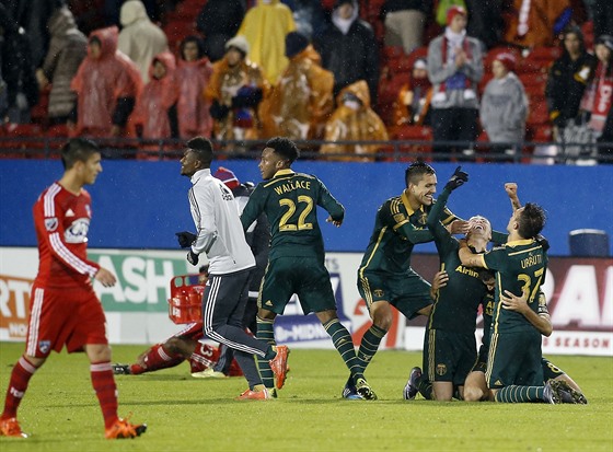 Fotbalisté Portlandu slaví gól, který je posunul do finále MLS.