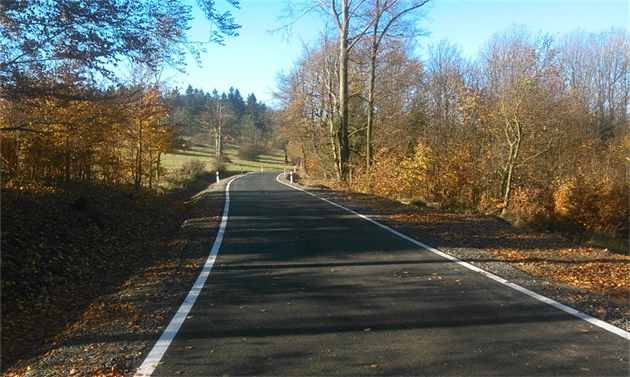 Silnice mezi Polevskem a Práchní u má nový povrc