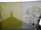 Vatikánská vlajka k uvítání papee Frantika (30. listopad 2015)