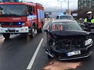 Hromadn� nehoda se stala v pra�sk� Libereck� ulici (30.11.2015).