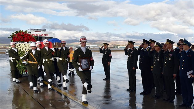 Tlo pilota Pekova Rusm o vkendu pedala tureck armda. (30. listopadu 2015)