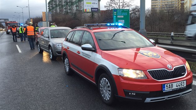 Hromadn nehoda se stala v prask Libereck ulici (30.11.2015).