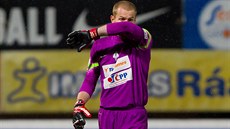 Jablonecký branká� Vlastimil Hrubý po jednom ze zákrok�.