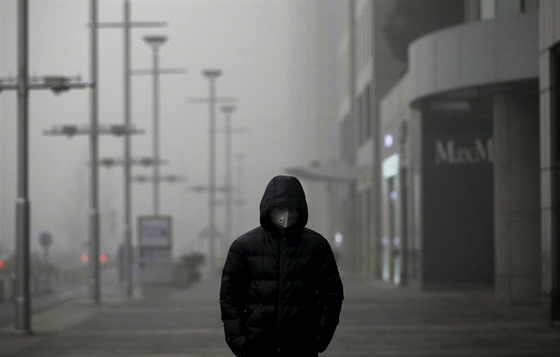 Peking bojuje se smogovým zneitním, kanadská firma z toho profituje.