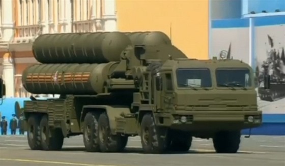 Ruský protiletadlový a protiraketový systém S-400 Triumf