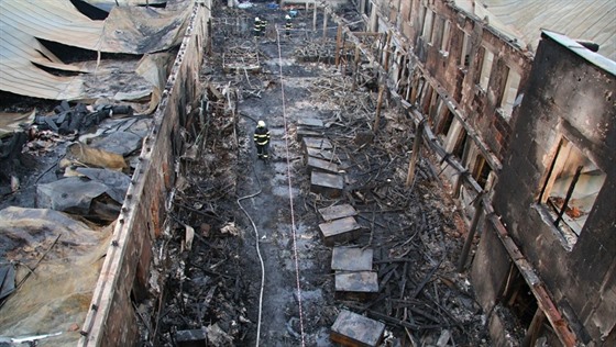 Pi haení továrny v Turnov se vystídalo celkem46 jednotek hasi.