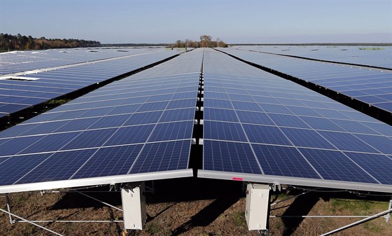 Obří solární elektrárna ve Francii.