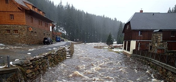 Rozvodnna eka Vydra v Modrav v úterý ráno