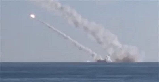 Ruská ponorka Rostov na Donu bombarduje islamisty.