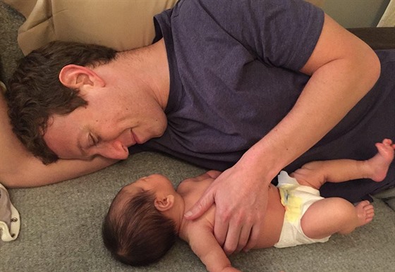 Mark Zuckerberg s dcerou Max (9. prosince 2015)