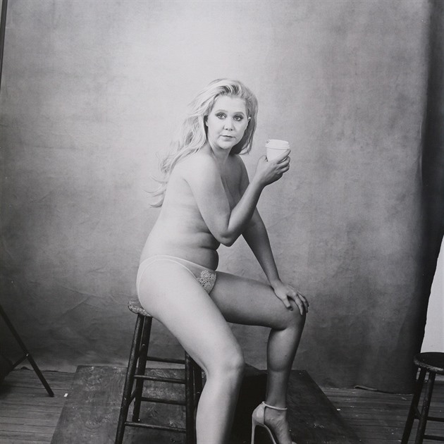 Komička Amy Schumerová se po sedmi letech rozvádí s kuchařem Fischerem