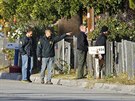 FBI a policie pokraují ve vyetování stelby v San Bernardinu. (3. prosince...
