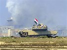 Tank irácké armády u Ramádí (21. listopadu 2015)
