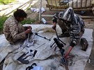 Bojovníci IS istí zbran ve mst Dajr az-Zaur (16. ervna 2015)