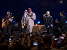 Eagles of Death Metal v Paíi zahráli s U2