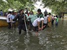 Povodn, které v posledních dvou týdnech zpsobily det v jiní Indii, u mají...