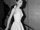 Audrey Hepburnová v rób Givenchy na pedávání Oscar, 1954