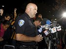 éf policie v kalifornském San Bernardinu Jarrod Burguan hovoí k novinám...
