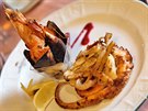 Dokonalé duo moských plod - peené krevety a grilovaná chobotnice