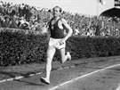 Emil Zátopek na mezinárodních lehkoatletických závodech na Strahov. (17. srpna...