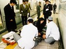 Chemický útok na tokijské metro, který 20. bezna 1995 spáchala japonská sekta...