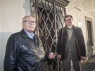 Vedouc� spr�vy majetku olomouck�ho arcibiskupstv� V�clav Tich� (vlevo) p�evzal...