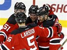 Sergej Kalinin, Adam Larsson, Kyle Palmieri a Patrik Eliá (zleva) z New Jersey...